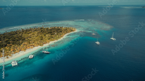 Fototapeta Naklejka Na Ścianę i Meble -  Drone shots of paradise islands in Panama called Guna Yala or San Blas