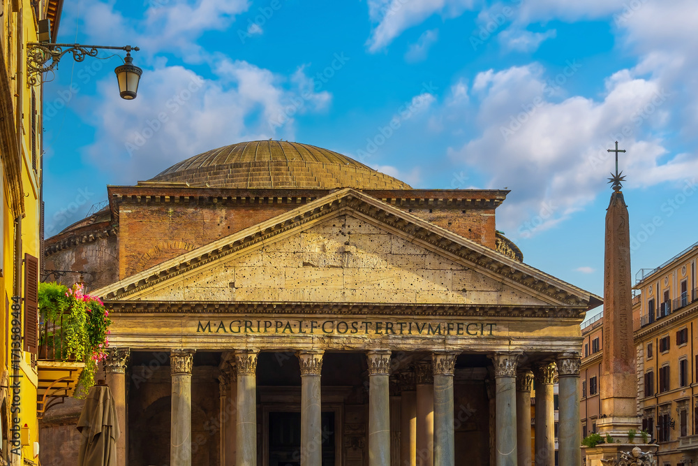 Obraz premium Twilight at the Pantheon, a 2nd century Italian temple in Rome