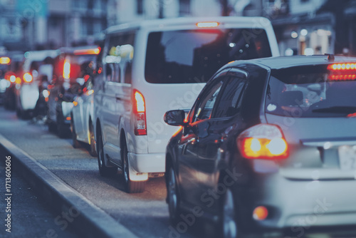 渋滞する道路風景