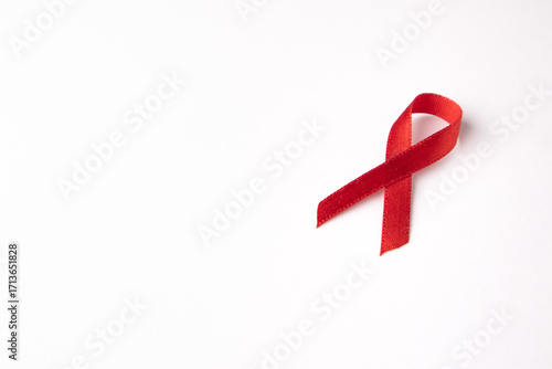 cinta roja por el dia mundial contra el sida