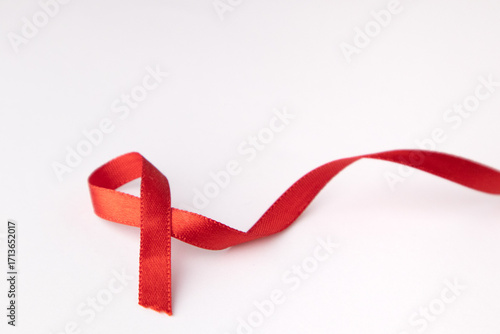 cinta roja por el dia mundial contra el sida