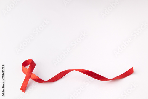 cinta roja por el dia mundial contra el sida