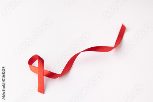 cinta roja por el dia mundial contra el sida