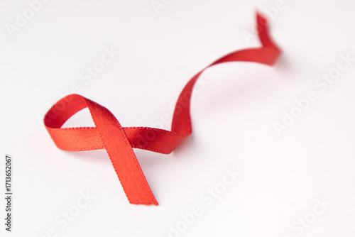 cinta roja por el dia mundial contra el sida