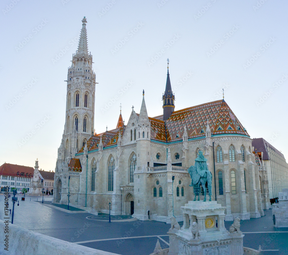 Fototapeta premium Matthias Church and equestrian statue in Budapest