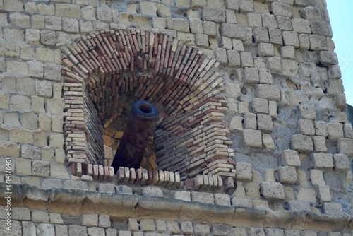 Cannoni dai castelli di Napoli ed in particolare sul castello della collina del Vomero 