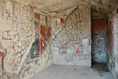 Villa Romana di Pompei con decorazioni alle mura di una sala 
