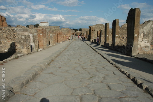Strada principale della città romana di Pompei (Napoli). 