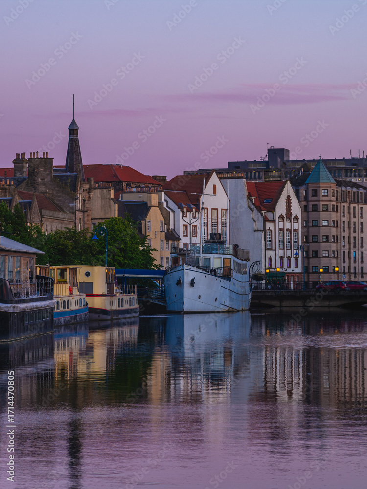 Naklejka premium Night view of leith, a port area in the north of Edinburgh, Scotland, UK