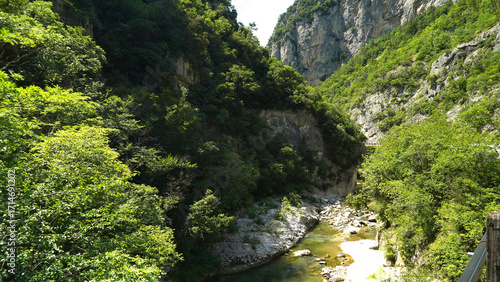 Panorama estivo della gola delle grotte di Frasassi, Ancona, Marche,Italia