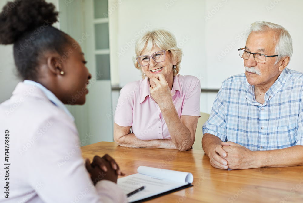 Obraz premium Happy senior old family couple clients make financial insurance estate business deal contract signing, agent lawyer, satisfied mature customers signing contract meeting bank manager agree on investmen