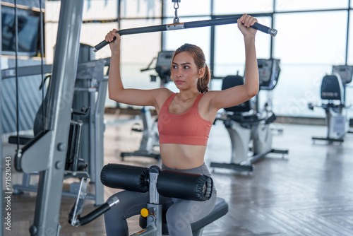 Cuadro en lienzo Woman performs exercise in gym, focusing on fitness and wellness