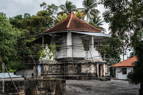 The Gadaladeniya Rajmaha Viharaya is an ancient monaster