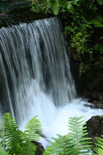 滝_軽井沢白糸の滝_縦