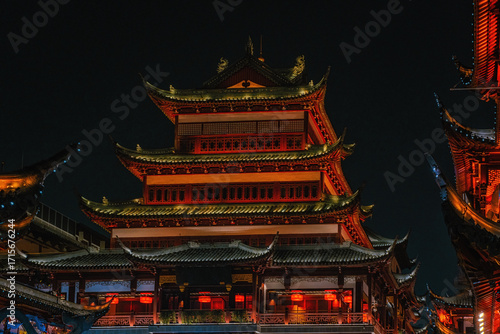Canvas Print Shanghai's famous traditional architecture of Yu Yuan garden at night