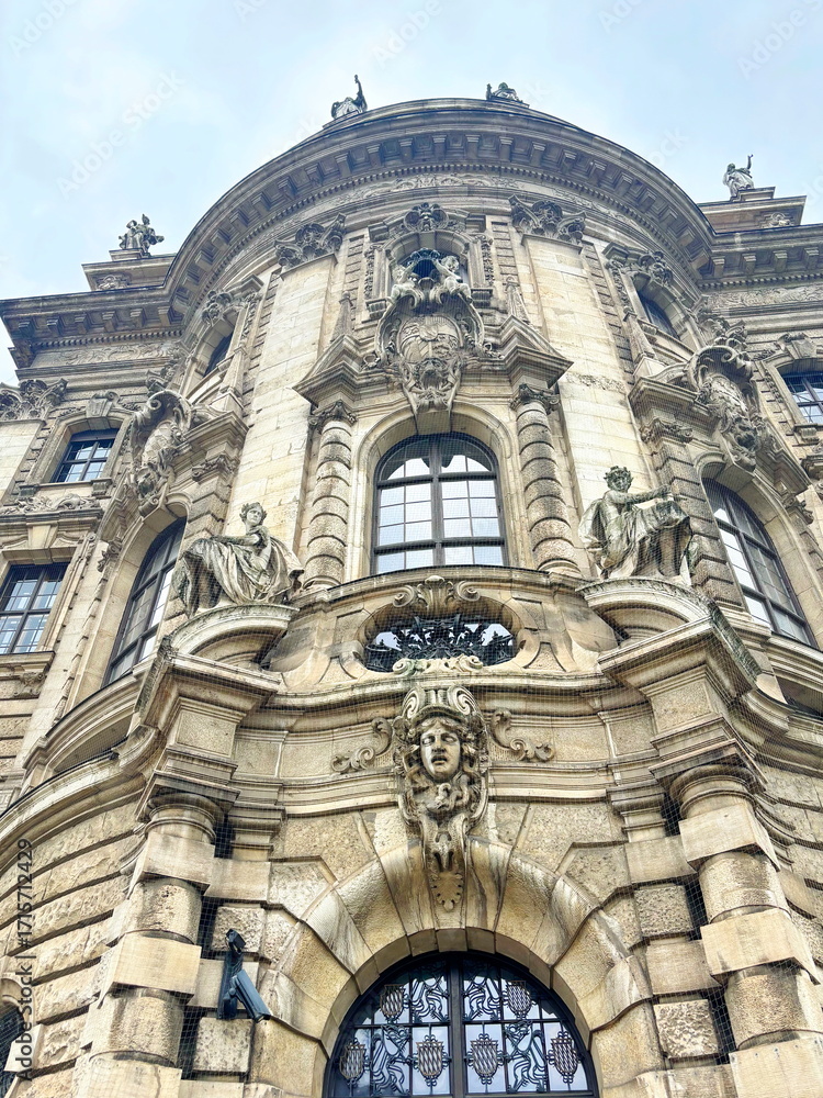 Obraz premium It is impossible to take your eyes off the architectural and sculptural beauty of the building of the Palace of Justice in Munich.