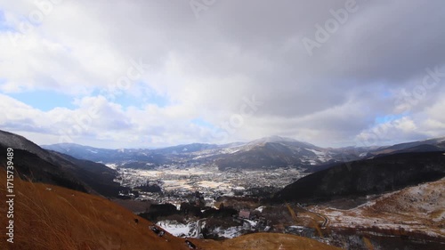 高台からの湯布院の雪景色（大分県由布市湯布院）