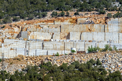 Marmorsteinbruch in der Argolis, Peloponnes, Griechenland  25048.jpg