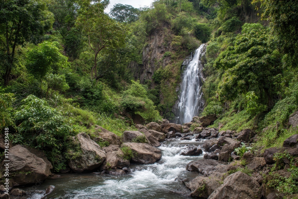 Obraz premium Cascada Blanca: Iconic Waterfall in Matagalpa, Nicaragua - A Scenic Jewel of Central America's Lush Countryside