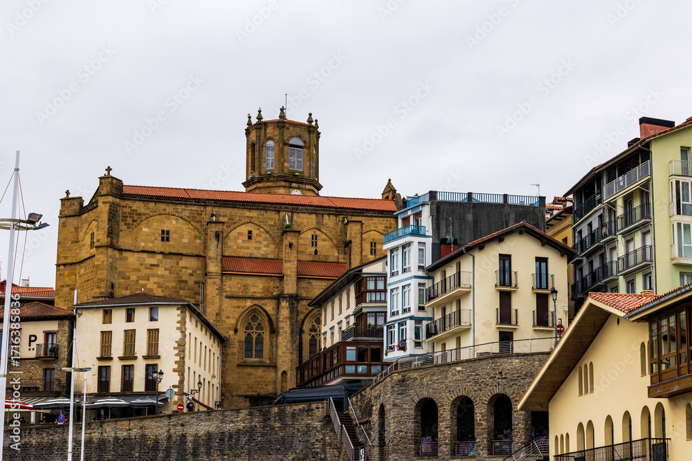 Obraz premium San Salvador Church in the Heart of Getaria Village