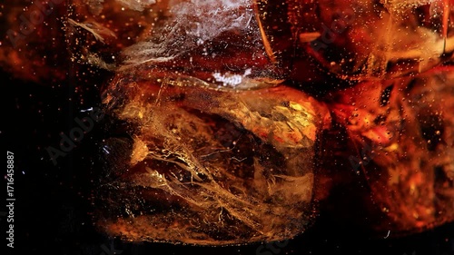 Getränk mit Eiswürfel Slow Motion 4K_120 FPS mit drehbewegung
