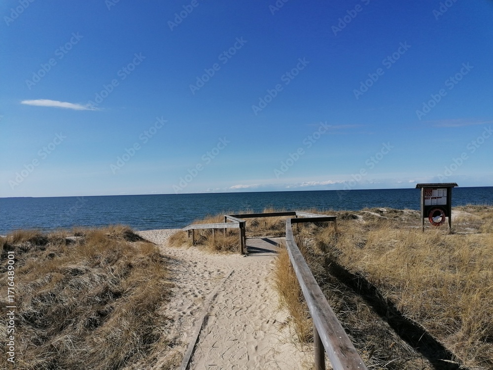 Fototapeta premium Walkway to the beach