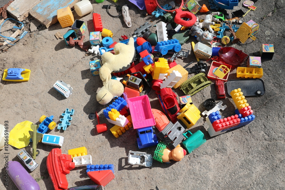 Obraz premium Old children's toys thrown in the trash. Various, unnecessary children's toys.