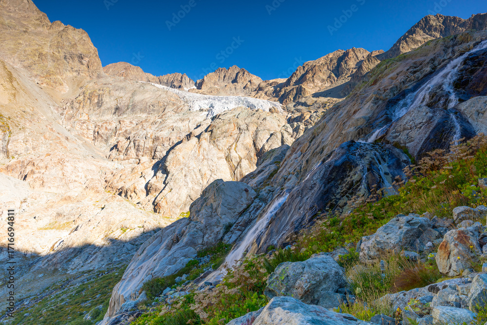 Fototapeta premium La randonnée du Glacier Blanc dans le Massif des Écrins
