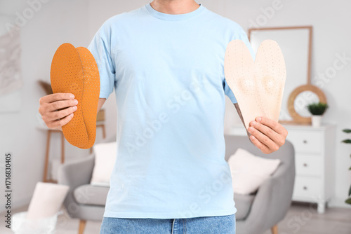 Young man with flat feet an...