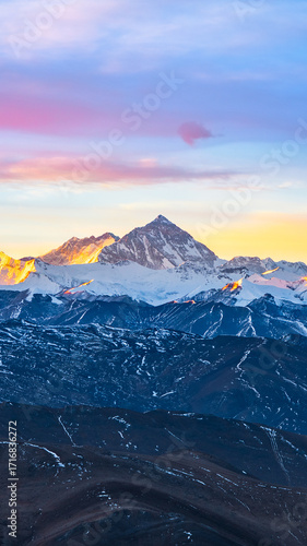 Cuadro en lienzo Sunrise over the snow-capped mountains from a viewing platform on the way to Mou