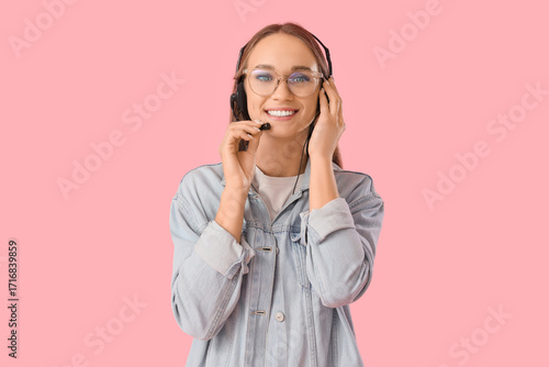 Female technical support ag...