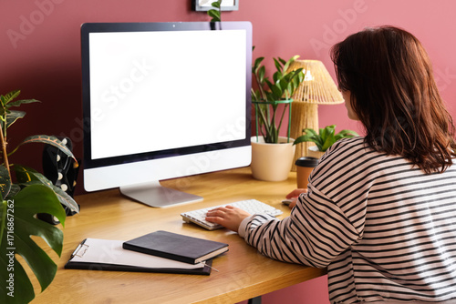 Young woman working with co...