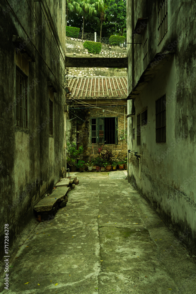 Obraz premium narrow street in the old city of china