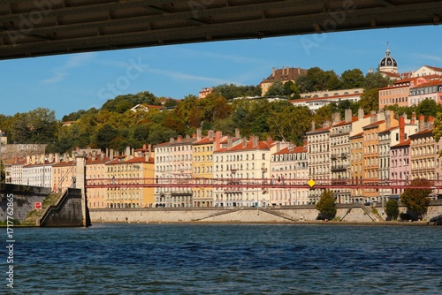 Passerelle Saint-Vincent à Lyon – Pont piéton historique sur la Saône entre Terreaux et Vieux Lyon