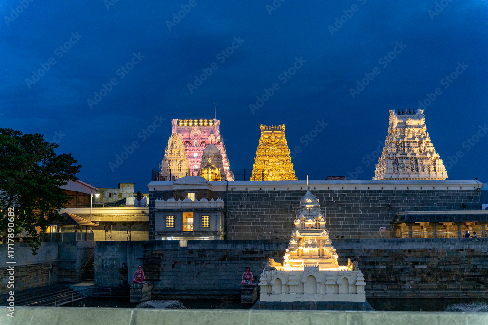 Φωτογραφία "Lumières du crépuscule divin – Kanchipuram temple India