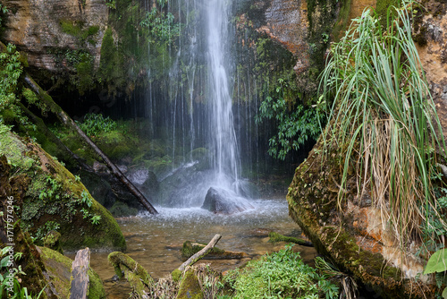 Fényképezés Yumbilla Falls plunges from the high cloud forest of Amazonas, carving its way into the valley below
