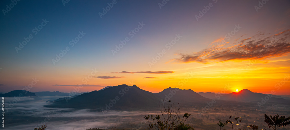 Fototapeta premium Phu Thok, Chiang Khan District, Loei Province, Thailand,Mist in the morning at Phu Thok, Chiang Khan district, Loei province, Unseen Thailand