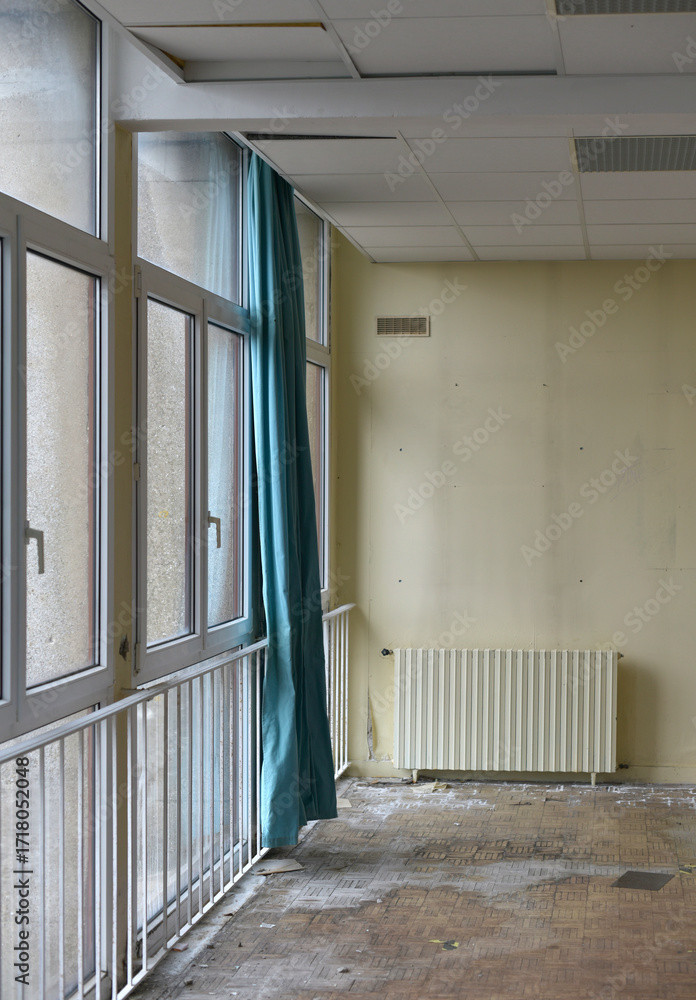 custom made wallpaper toronto digitalUrbex, bâtiment désaffecté - peinture écaillée et radiateur