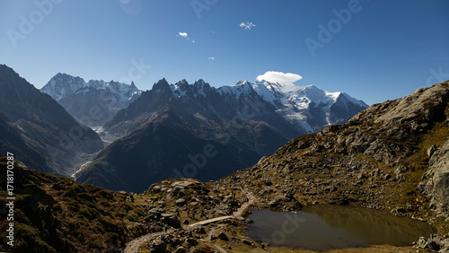 Chamonix et la chaîne du Mont Blanc vue du Lac Blanc