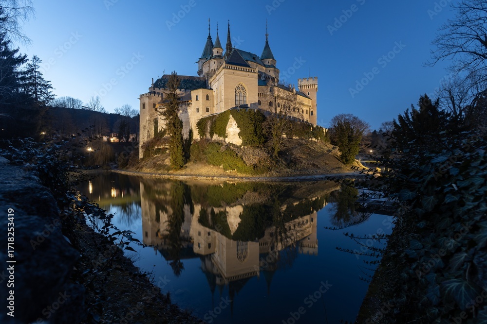 Obraz premium Beautiful famous Bojnice Castle and lake around in Bojnice town during dusk