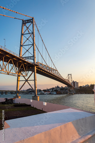 Florianopolis e a ponte Hercílio Luz no pôr-do-sol Florianópolis Santa Catarina Brasil