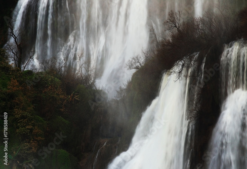 The splendor of the falls, 