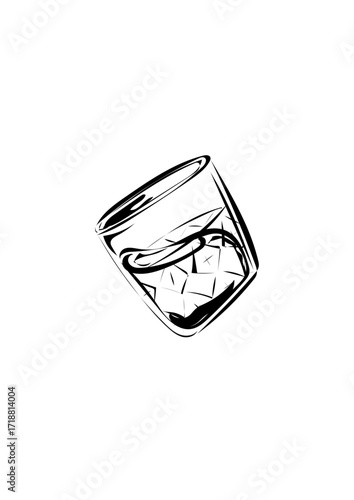 Glas mit etwas zu Trinken