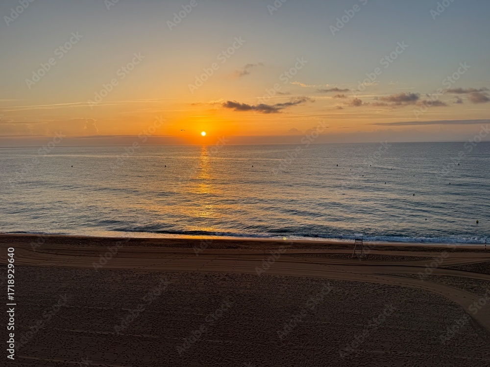 Fototapeta premium Red Sunset on the beach