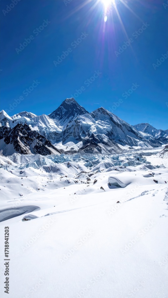 Obraz premium Snowy mountain range under a vibrant blue sky