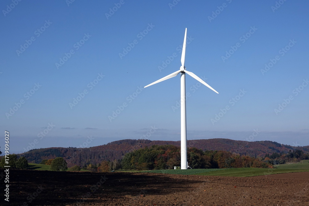 Fototapeta premium Windkraftanlage im Odenwald