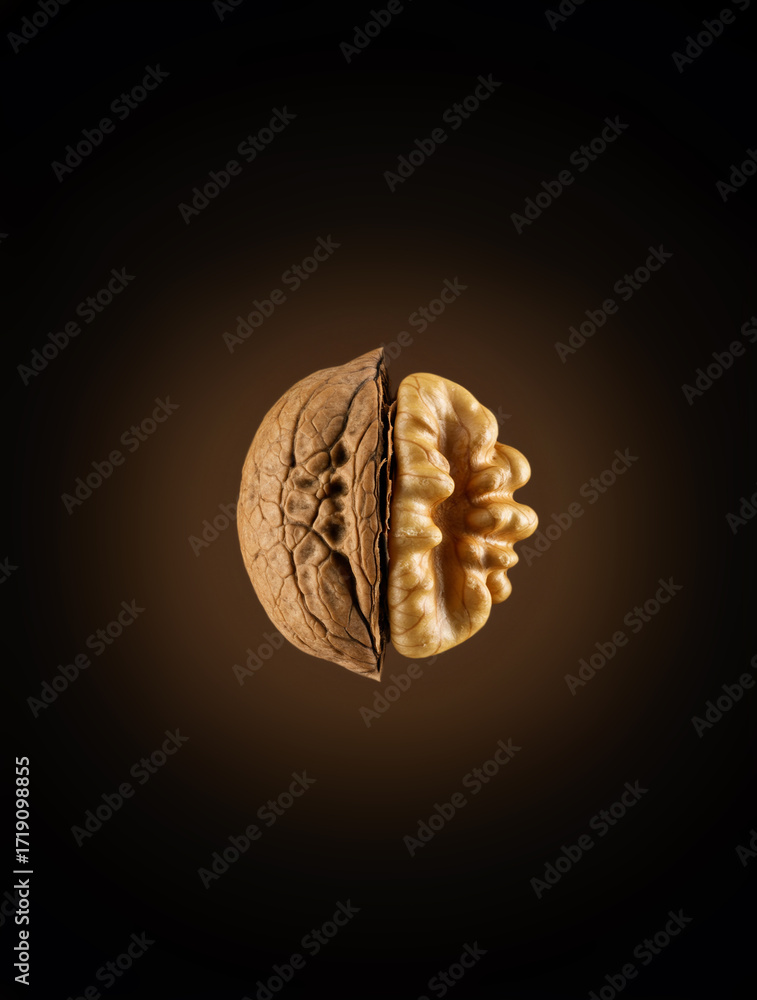 Naklejka premium 호두, 까다, 컨셉, 겉과 속, 뇌, 닮다, 수술, 곡물, 견과류, 잘 익다, 수확하다, 국내산, 속을 보다, 골, 골수, 단단하다