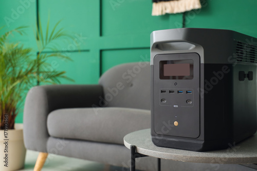 Portable power station on t...