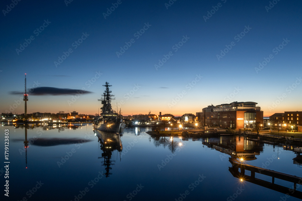 Fototapeta premium Wilhelmshaven - Sonnenaufgang