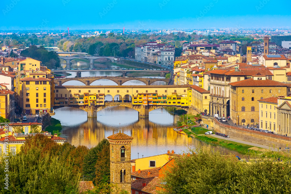 Fototapeta premium City view with Ponte Vecchio, Florence, Italy